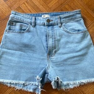 Billabong jean shorts size 27